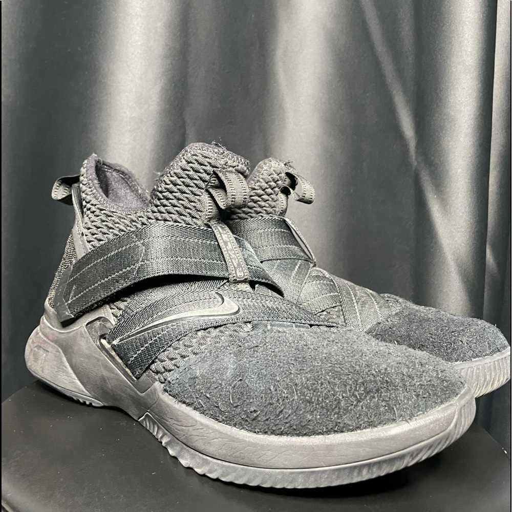 NIKE Lebron soldier 12 triple black 8.5 M